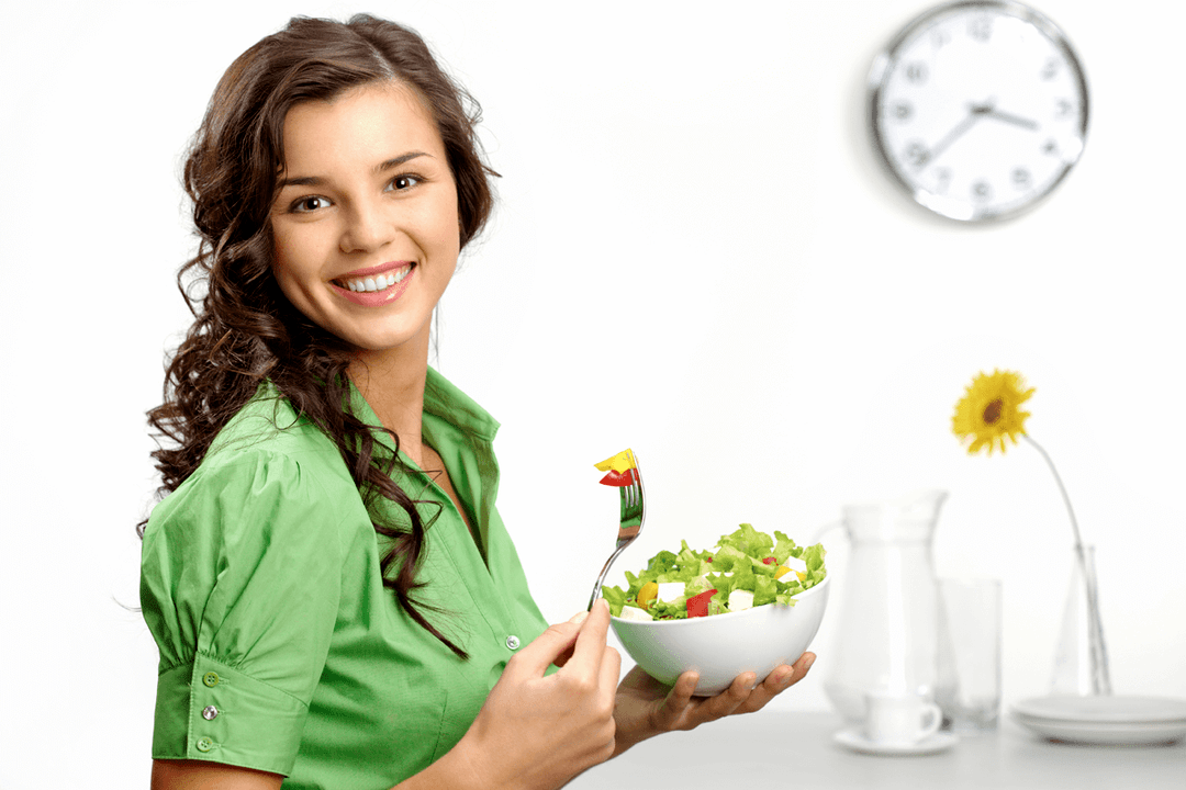 eating vegetable salad in diet for blood type